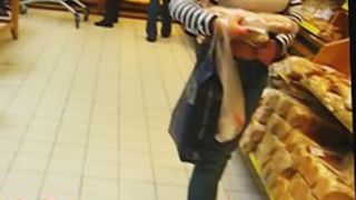 Booty babe gets filmed with a spy camera in a grocery store