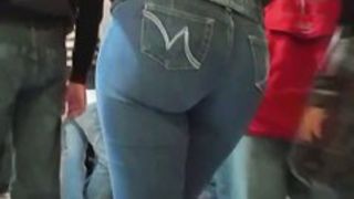 Candid video shows a gorgeous hot woman in tight blue jeans.