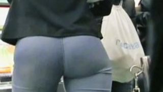 Street candid video of an amazing-looking huge fanny