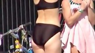Black bikini beauty demonstrating her candid booty 06i