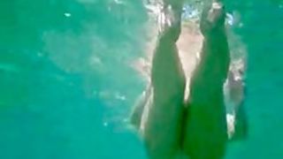 Ful naked nude MILF under the water with hairy pussy