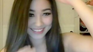 Japanese teen nude show through a webcam
