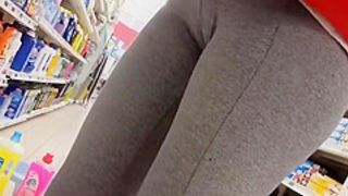Chick in gray leggings sexy ass and cameltoe