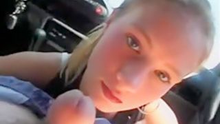 Girl Gives Great Head In Car
