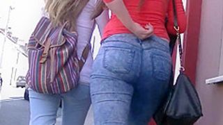 Candid ass teen in jeans