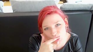 Jungschwanz zerfickt Wetlook-Stiefel-Bitch MarryFox