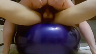 I get a hard fuck in my mouth and pussy on a latex ball(the guy