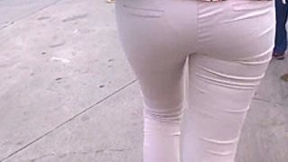 SDRUWS2 - VISIBLE PANTY LINE ON THE STREET