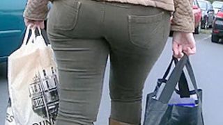 Candid big ass milf in tight jeans and boots