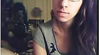 Appealing teen wanks on her webcam