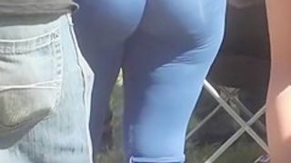 Woman in short leggings has nice ass